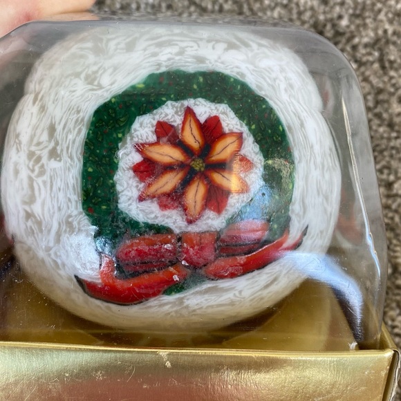 White Christmas Wreath & Poinsettia Design 4” Round Candle- Holiday Decor - Picture 2 of 7